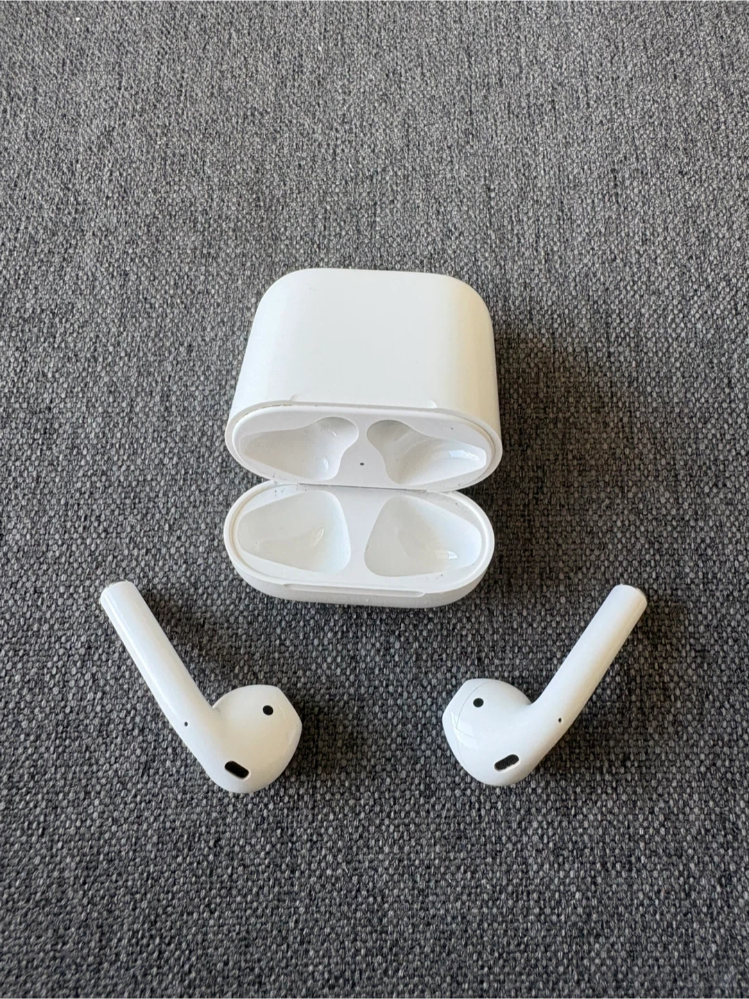 Apple AirPods (2nd generation) - photo 2