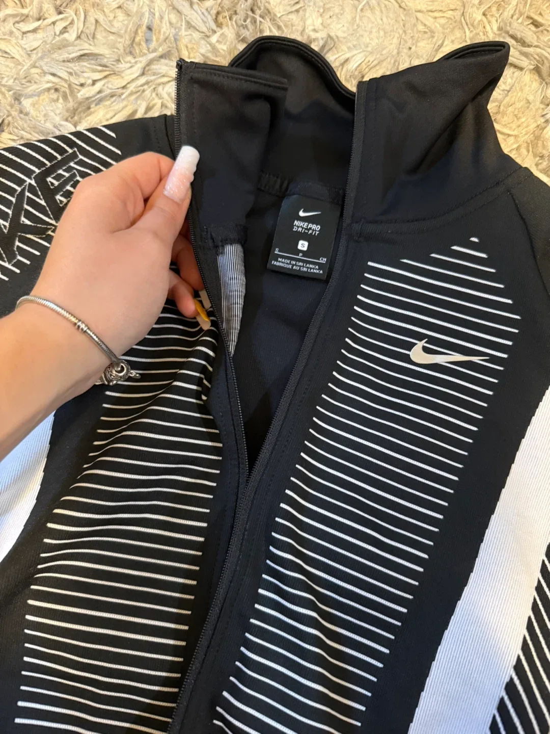 Nike Pro Dri-FIT Jacket - Size S image indicator(3)