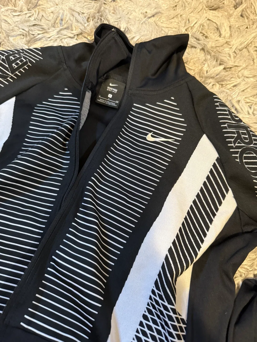 Nike Pro Dri-FIT Jacket - Size S image indicator(6)