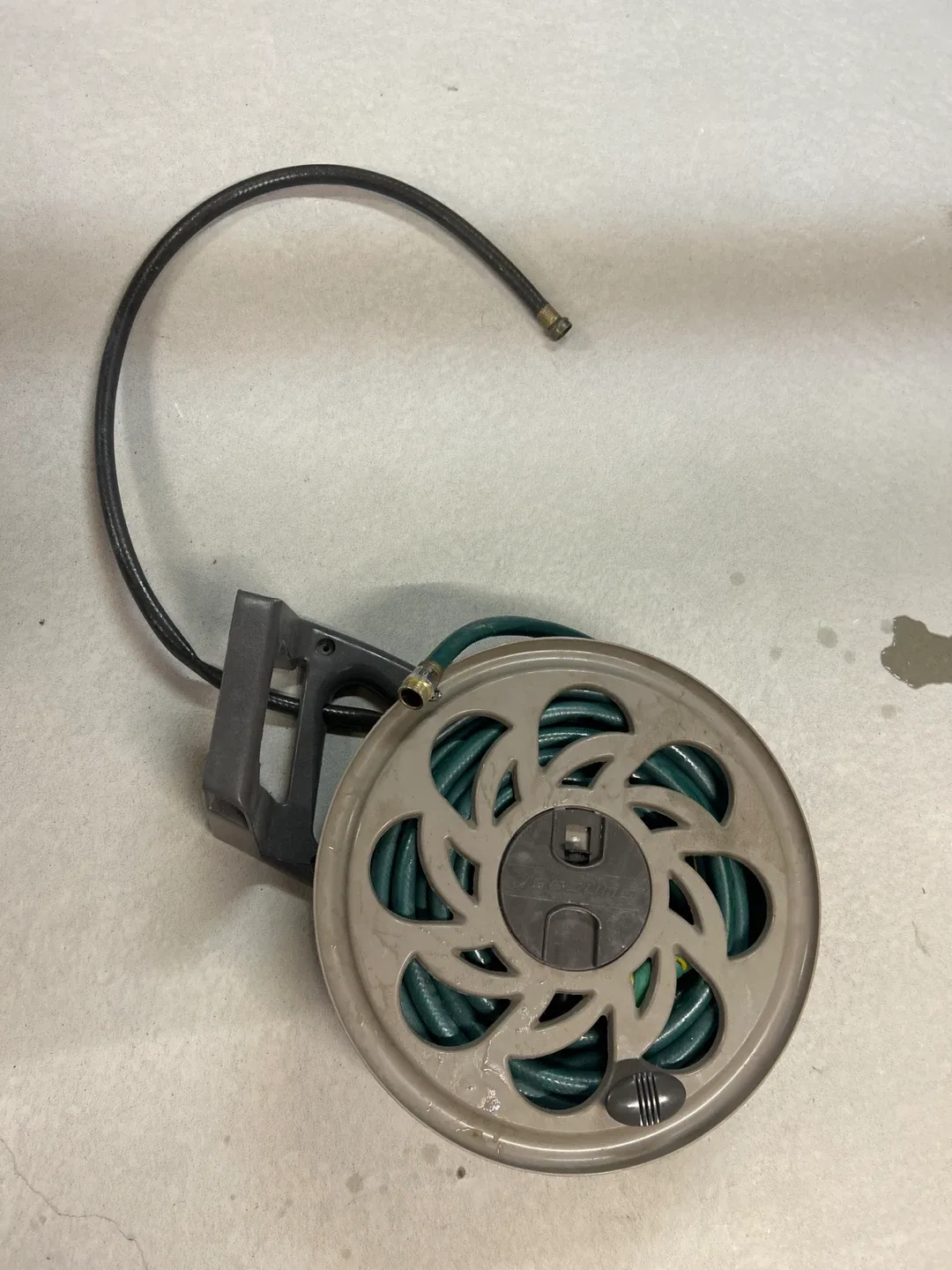 Suncast Garden Hose Reel image indicator(4)