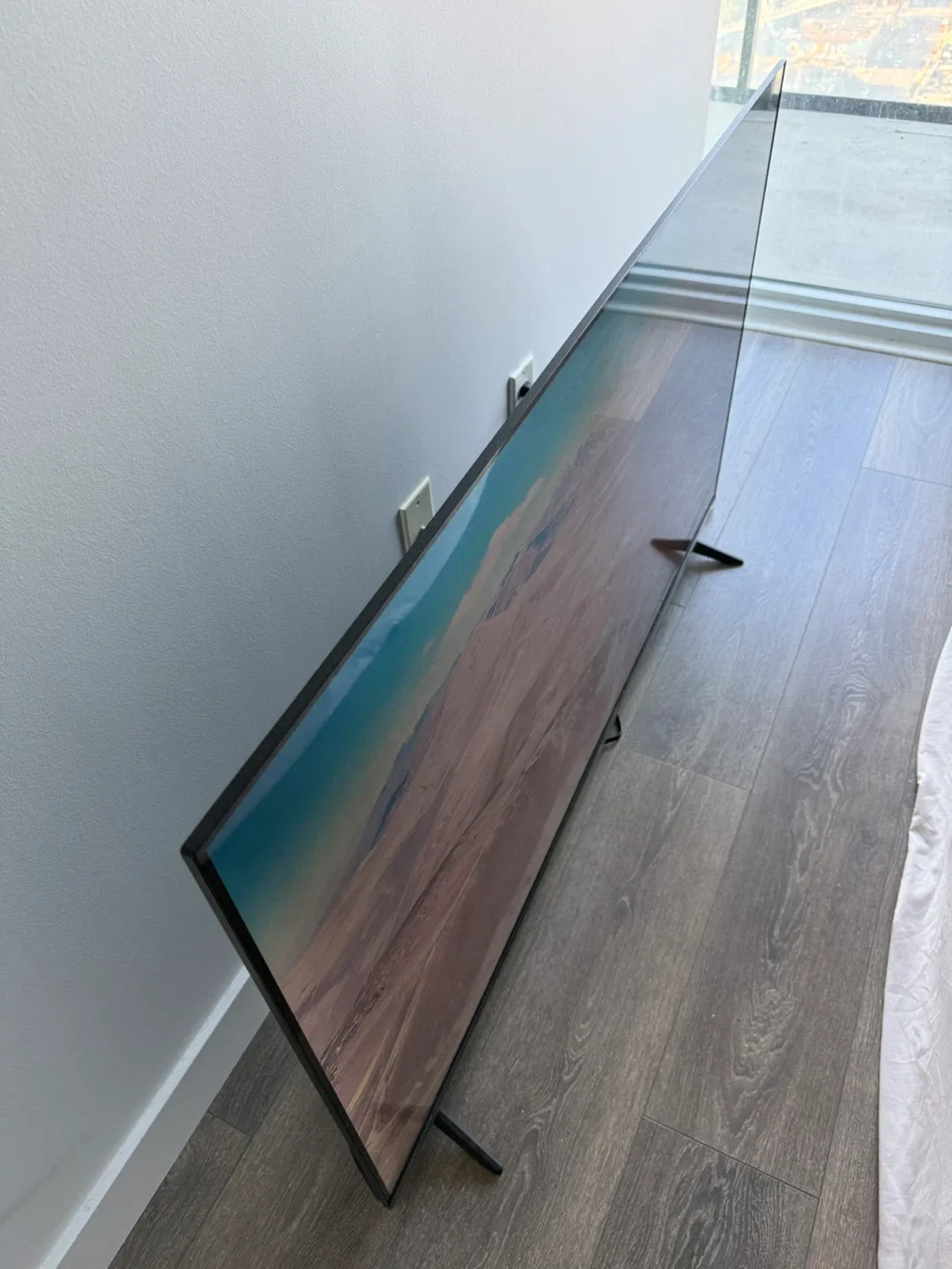 TCL 55" 4K UHD Smart TV image indicator(2)