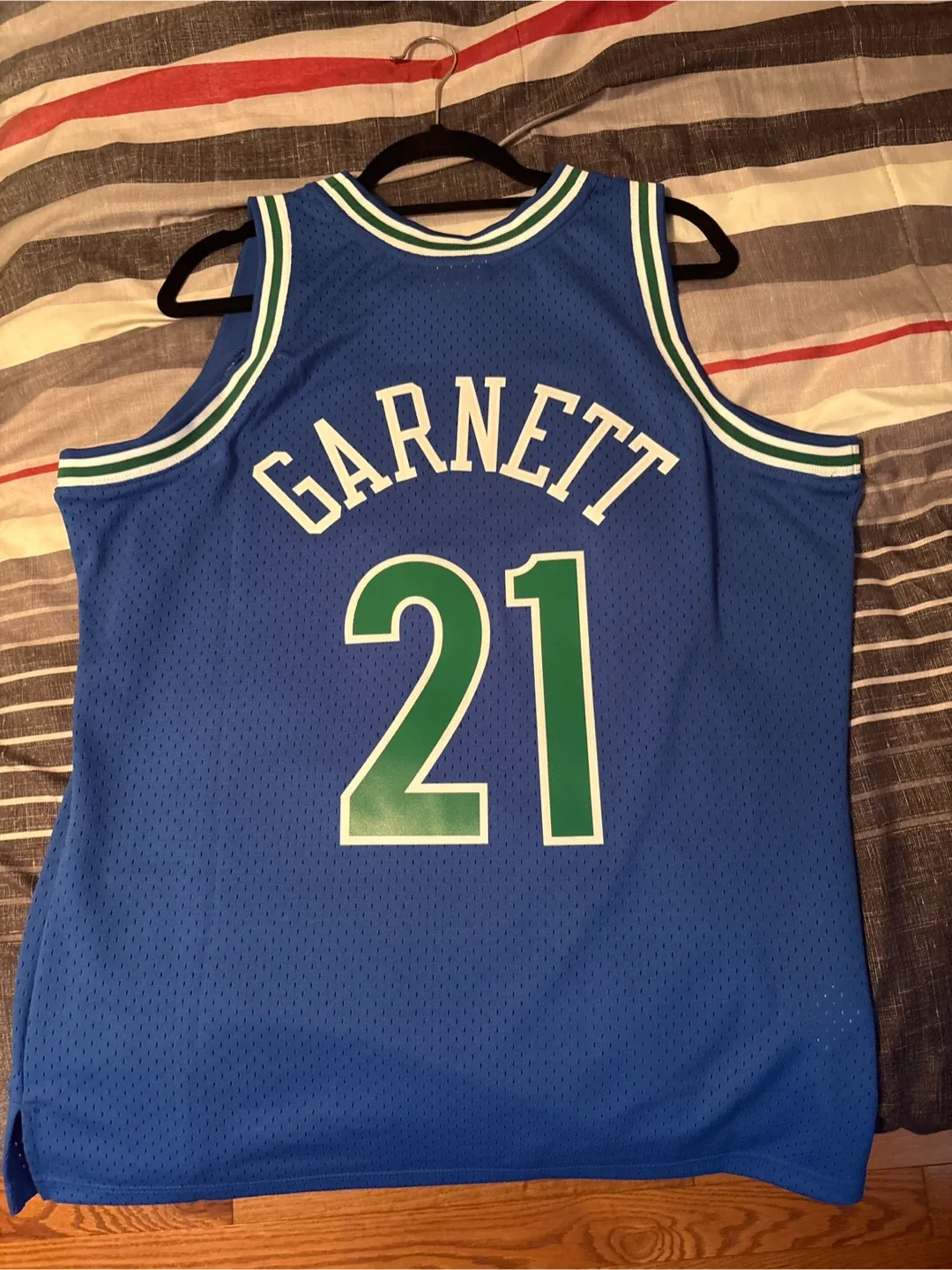 Mitchell & Ness Kevin Garnett Wolves Jersey - Size L image indicator(3)