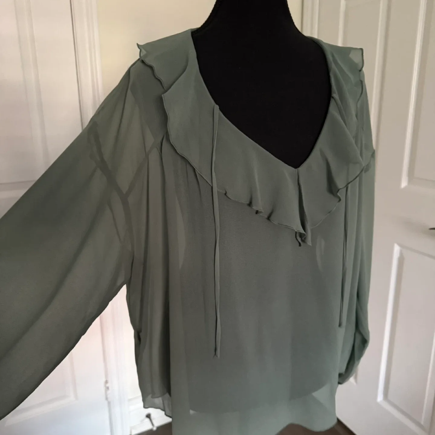 ARITZIA Wilfred top thumbnail
