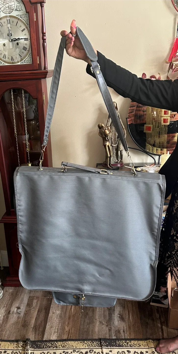 Garment Bag - Grey image indicator(3)