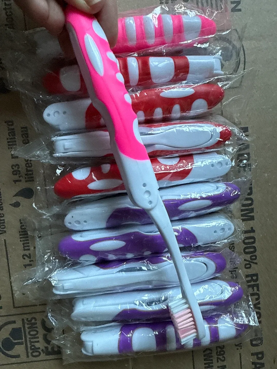 New Travel Toothbrushes - Pack of 10 image indicator(2)