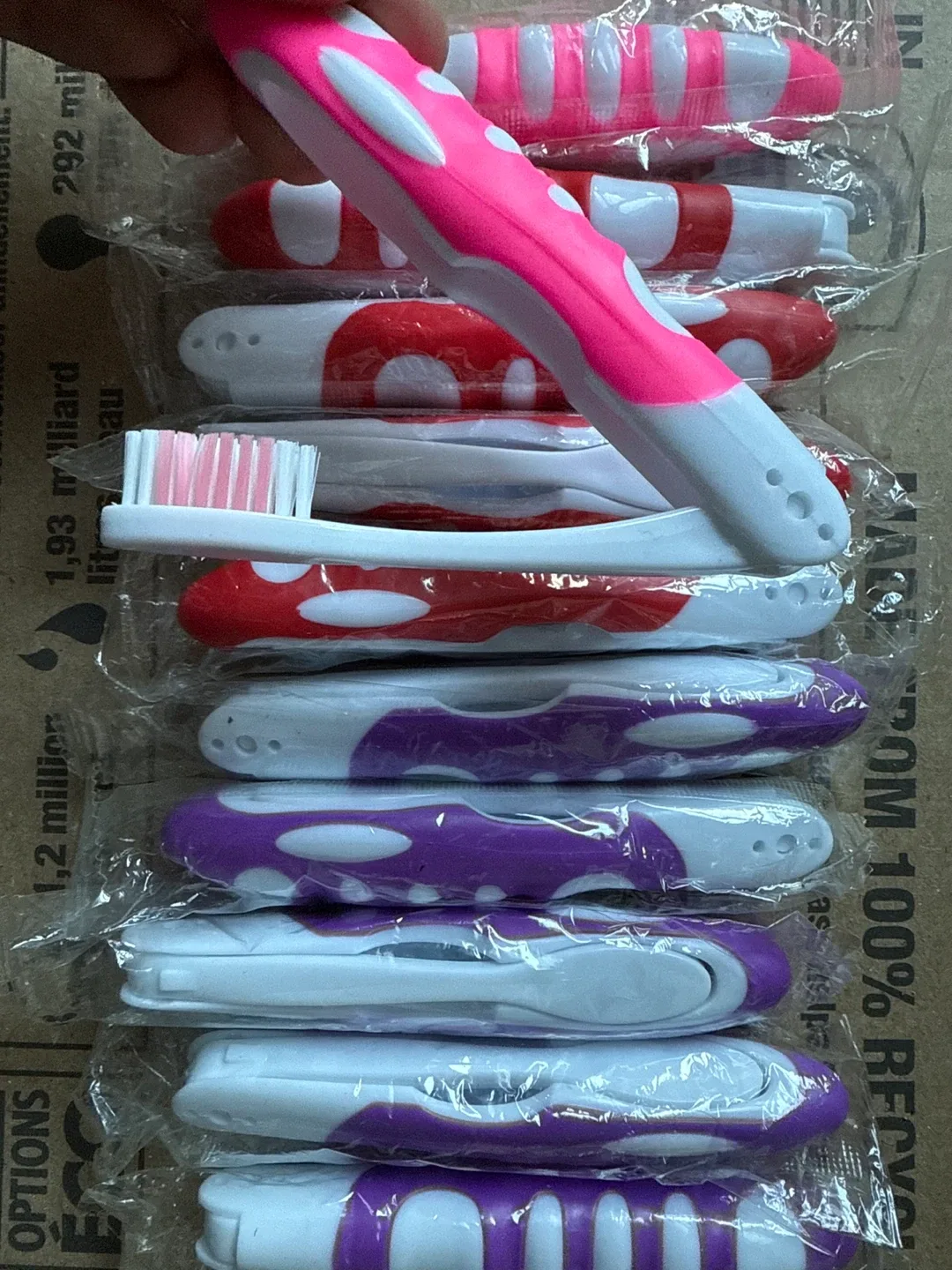 New Travel Toothbrushes - Pack of 10 image indicator(3)