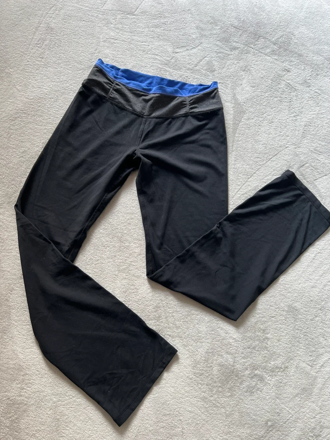 Women’s Medium Activewear Lot – 8 Pairs Leggings & Yoga Pants image indicator(9)