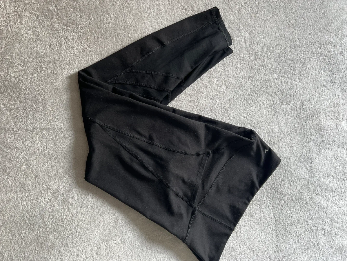 Women’s Medium Activewear Lot – 8 Pairs Leggings & Yoga Pants image indicator(3)