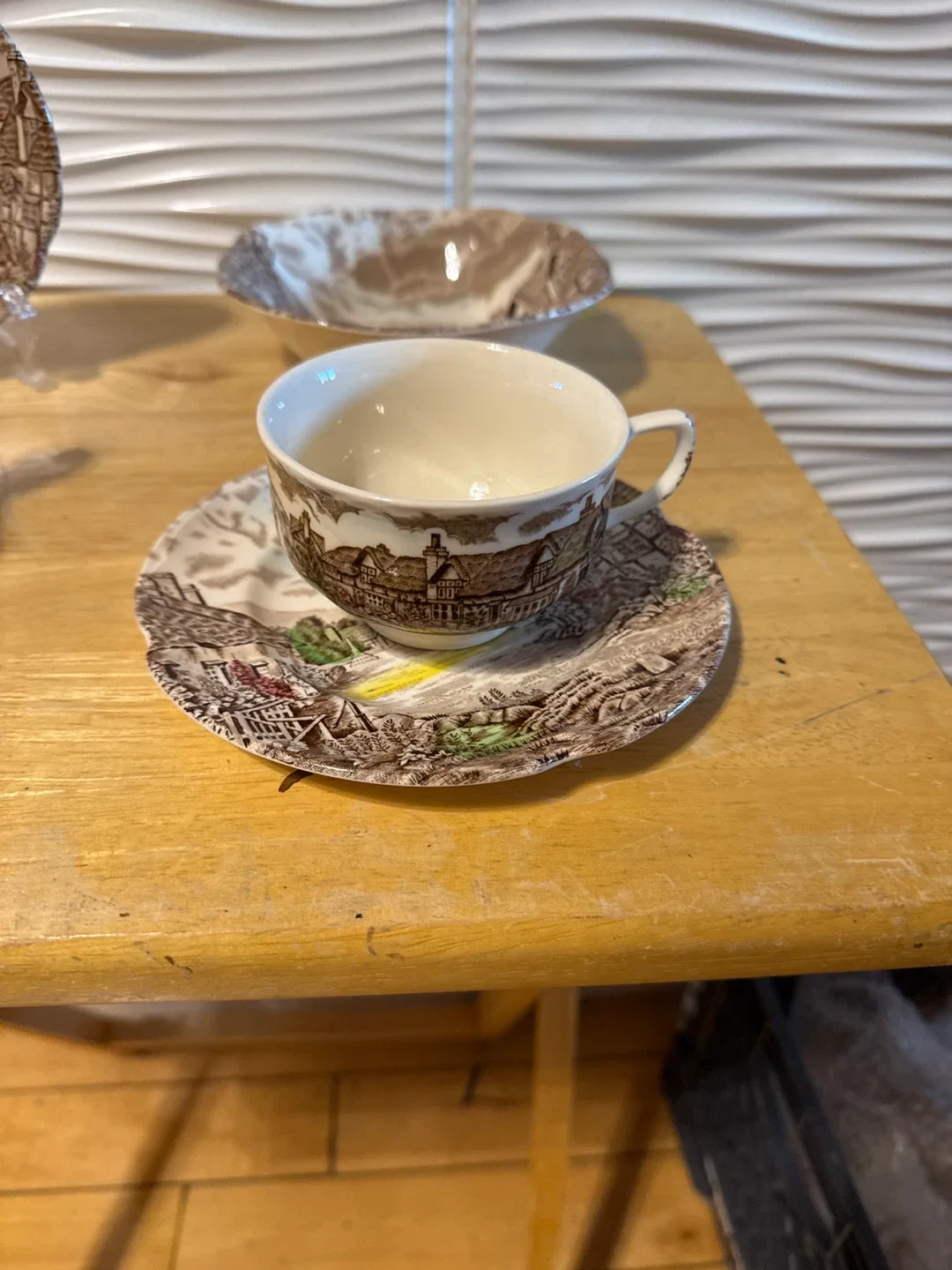 21 Piece vintage Johnson Brothers Cup & Saucer thumbnail