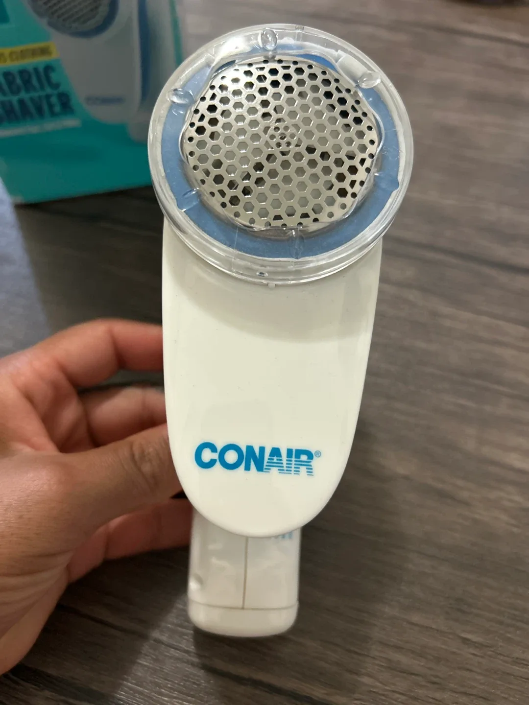 Conair Fabric Shaver - Removes Fuzz, Lint & Pilling image indicator(2)
