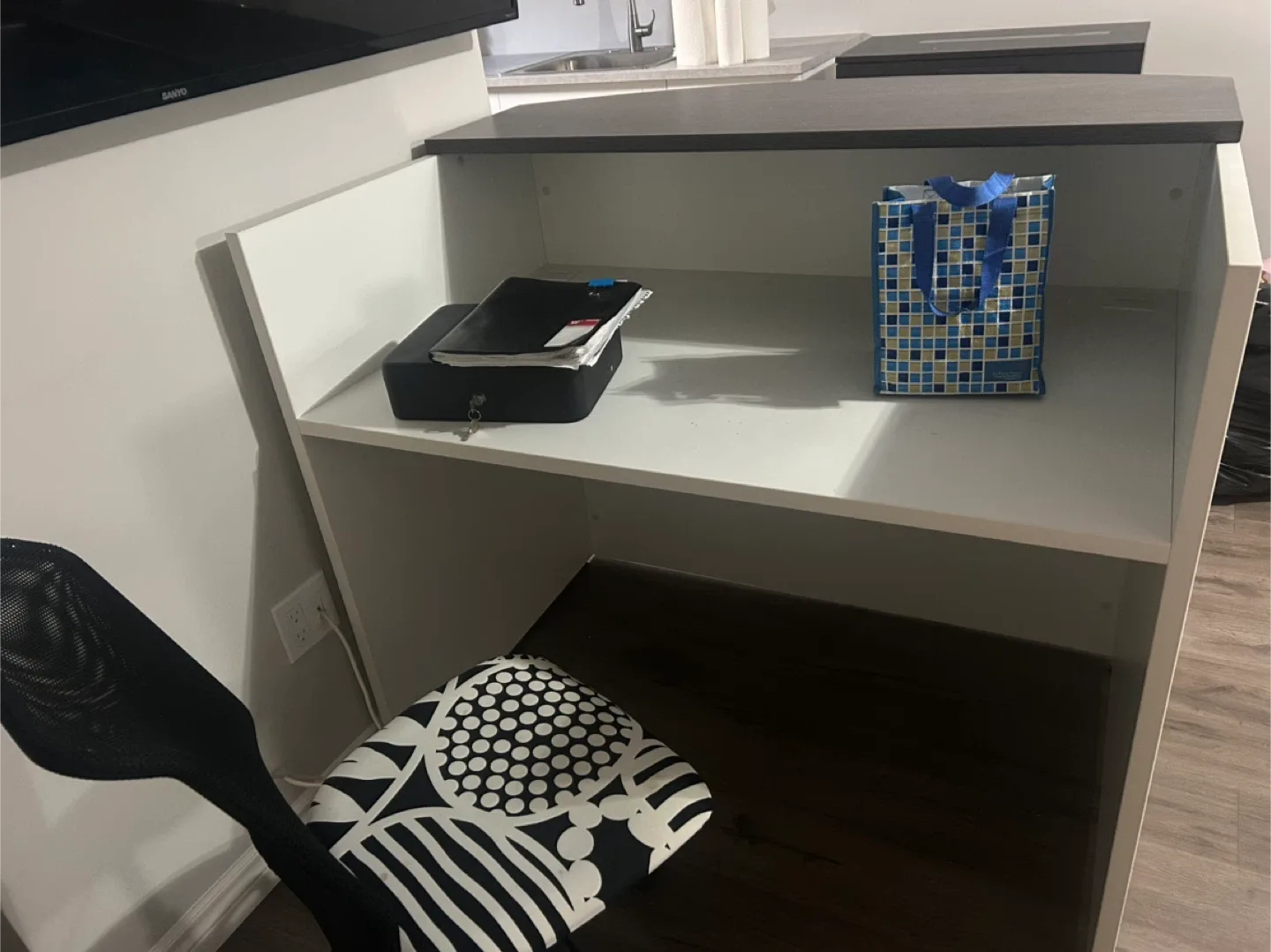 Reception Desk - White & Dark Grey image indicator(3)