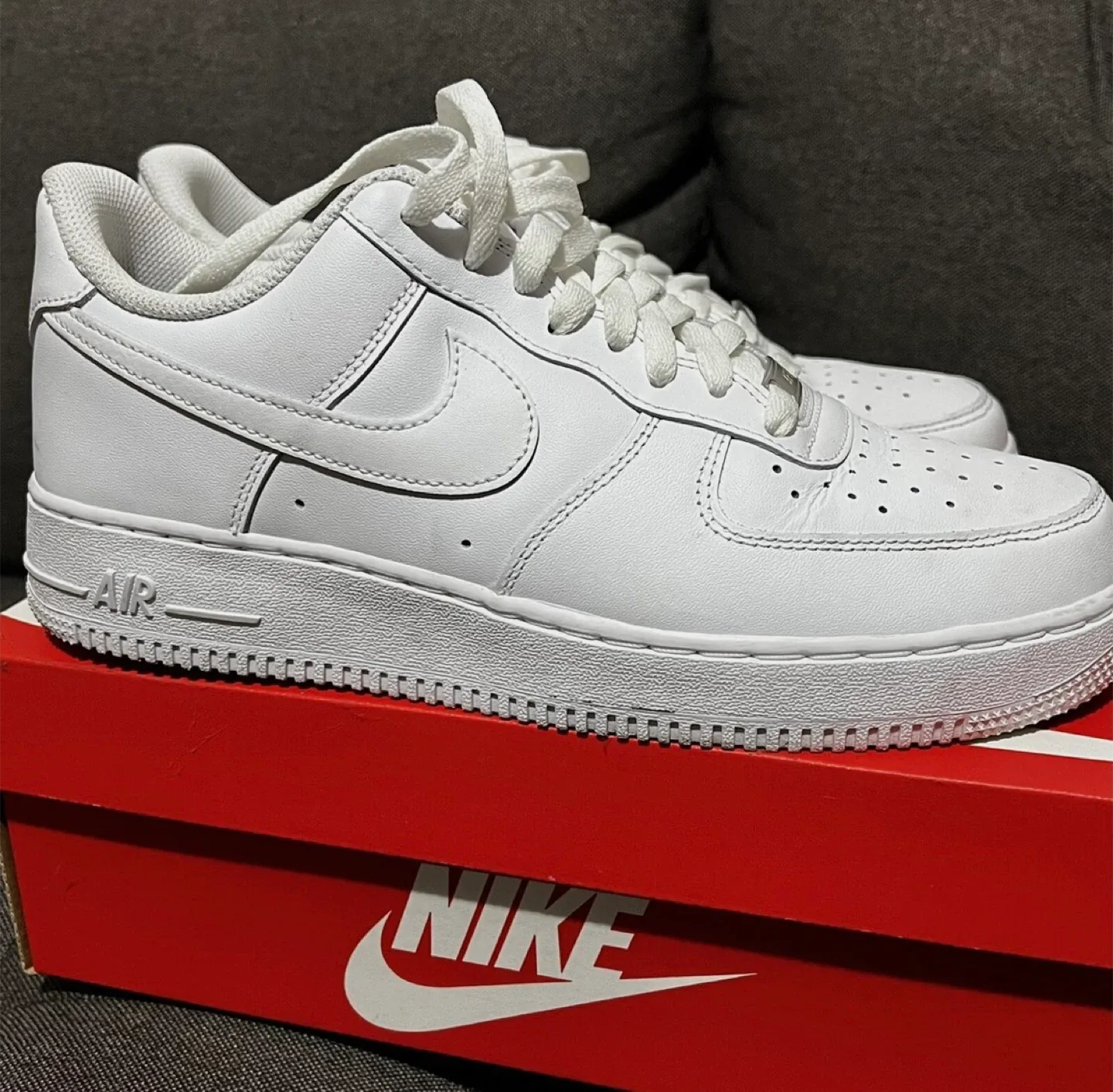 Nike Air Force 1 '07 White US 9.5 image indicator(2)