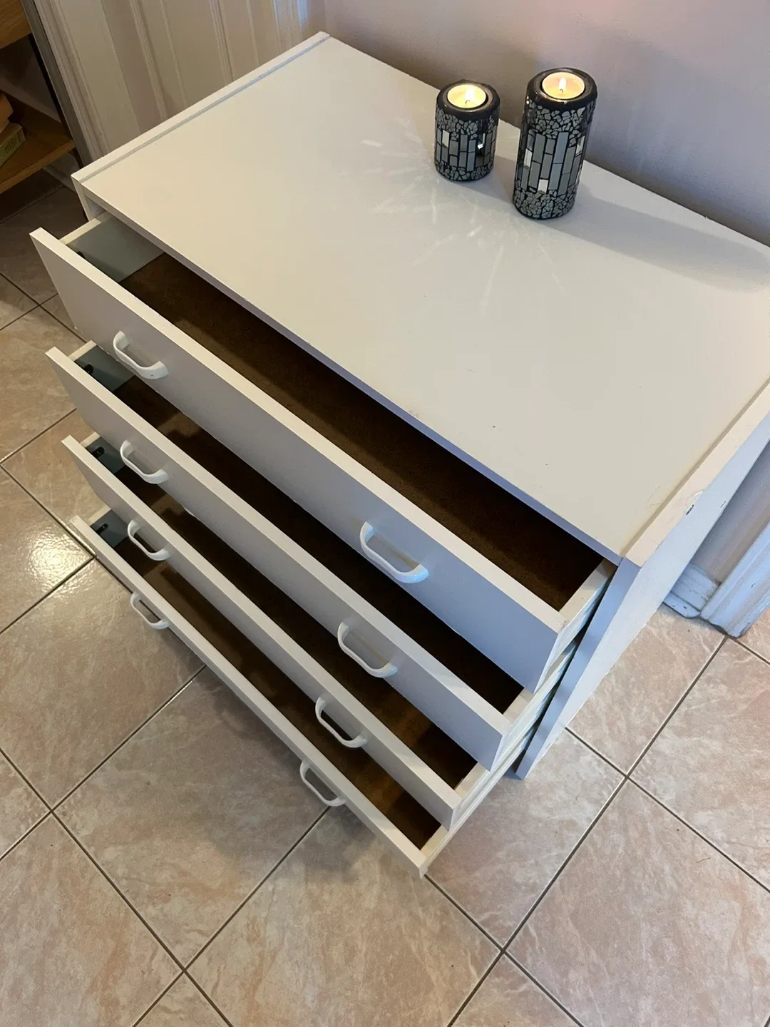 White 4-Drawer Dresser image indicator(2)