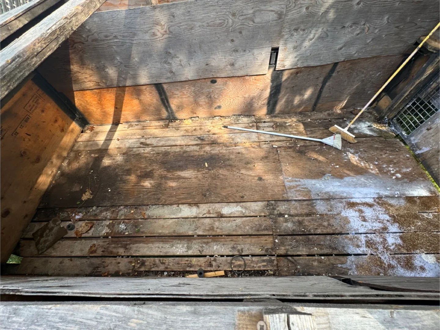 Utility Trailer with Red Cover image indicator(5)