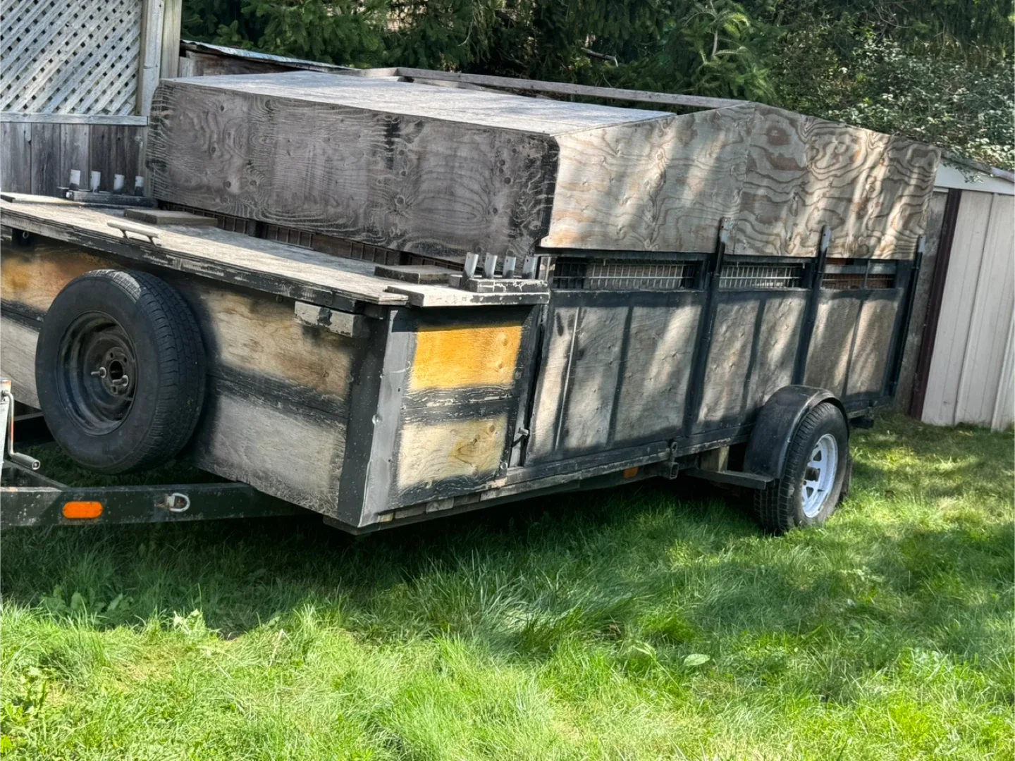 Utility Trailer with Red Cover image indicator(3)