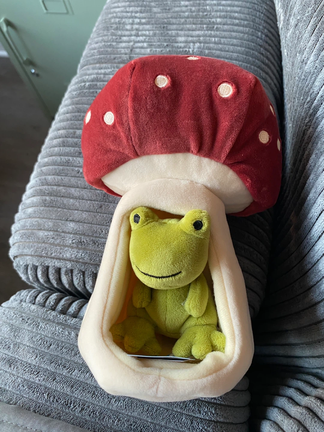 frog in mushroom jellycat!