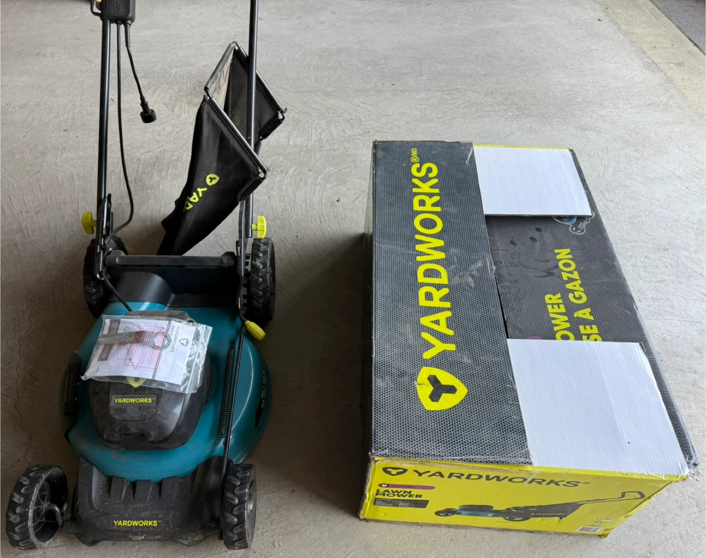 Yardworks Cordless Lawn Mower with Box - photo 2