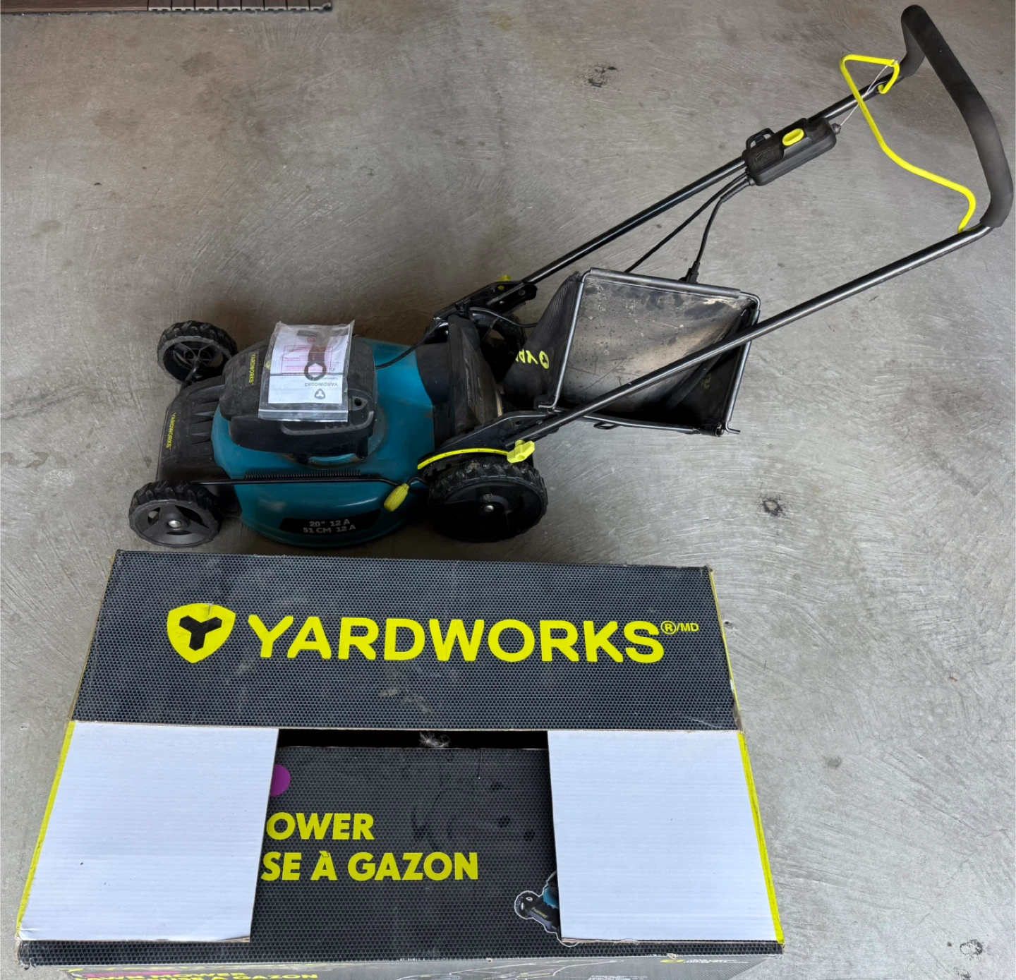 Yardworks Cordless Lawn Mower with Box