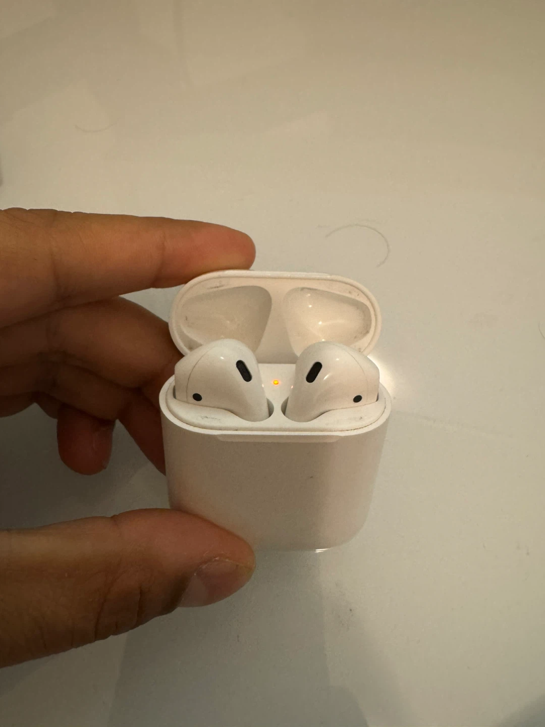 Apple AirPods 2nd Generation - photo 2