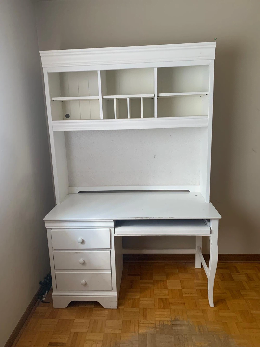White Desk with Hutch