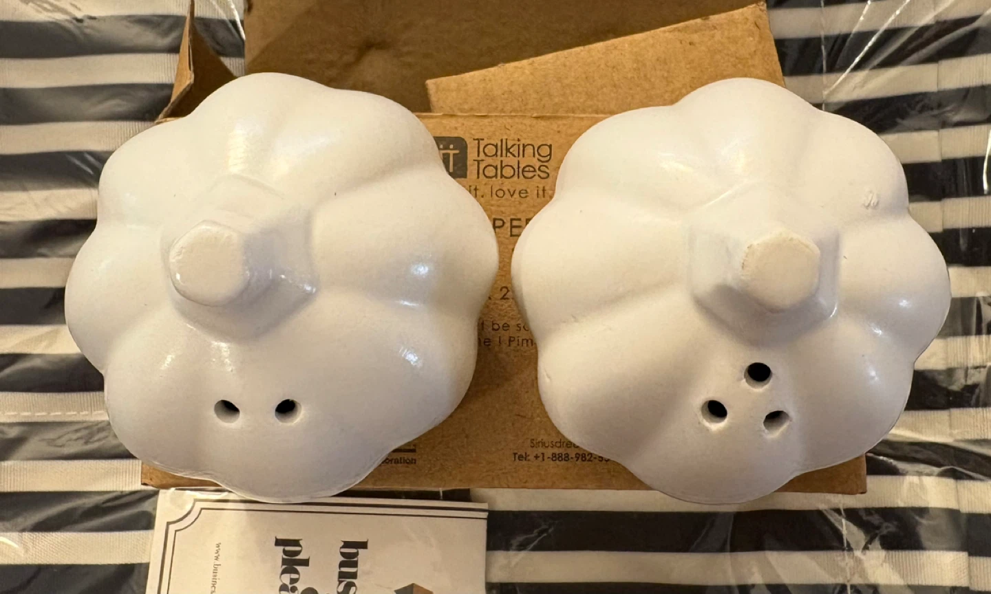 ✨✨Talking Tables Pumpkin Salt & Pepper Shakers - photo 2