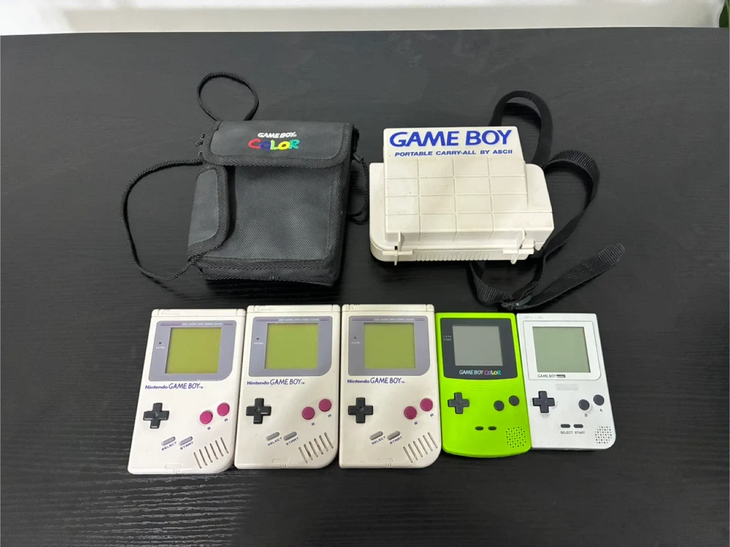 5 Game Boy + carrying case thumbnail