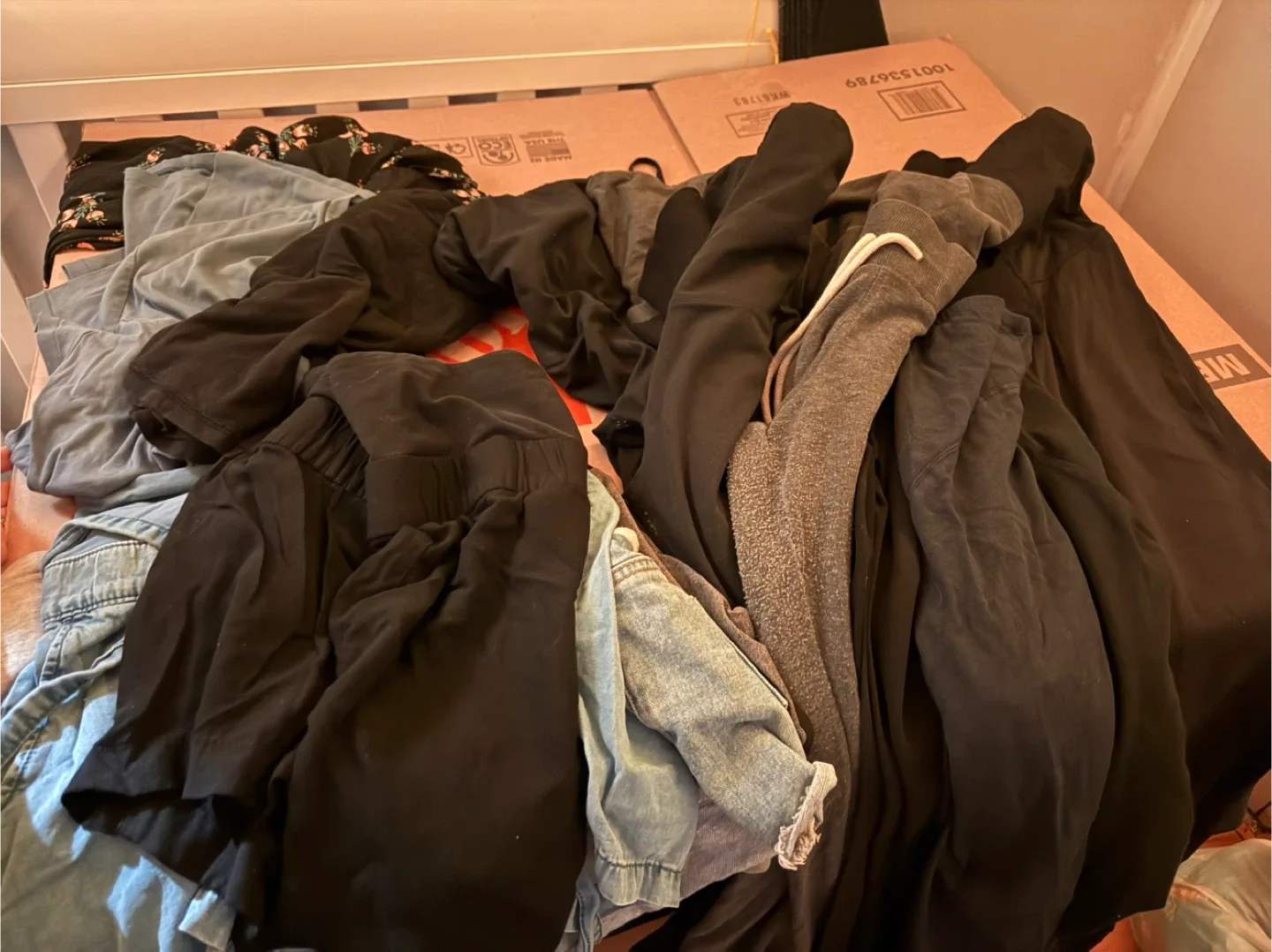 Maternity clothes bundle image indicator(2)