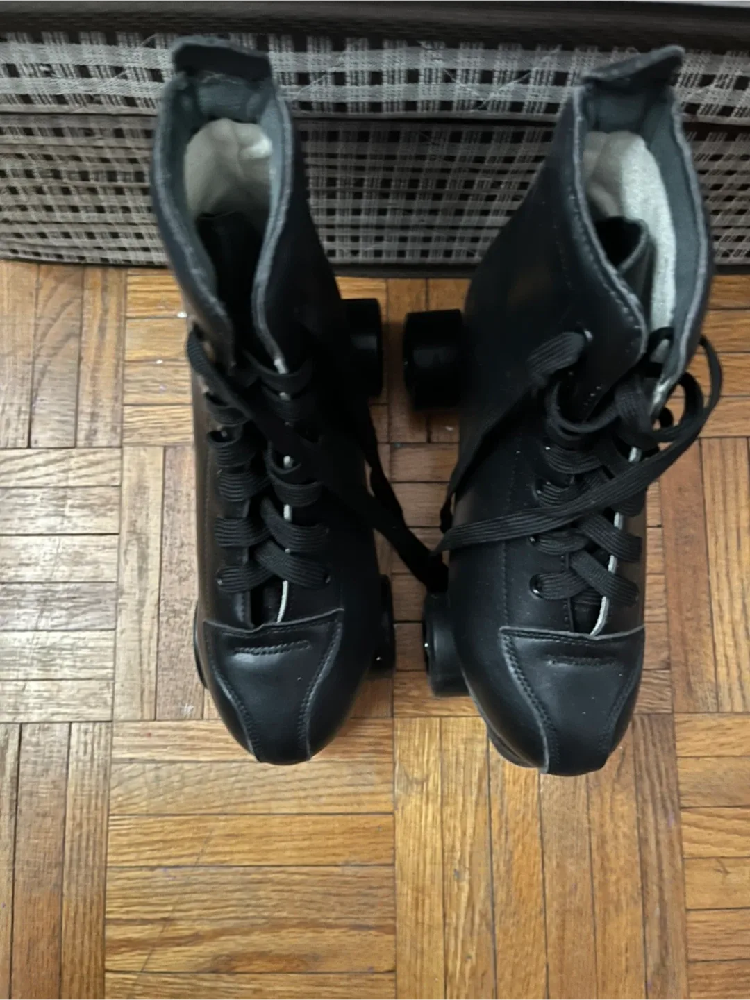 Black Roller Skates womens size 6 image indicator(3)