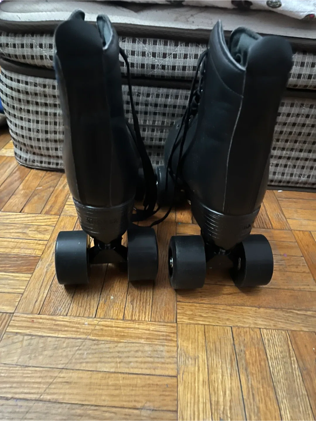 Black Roller Skates womens size 6 image indicator(4)