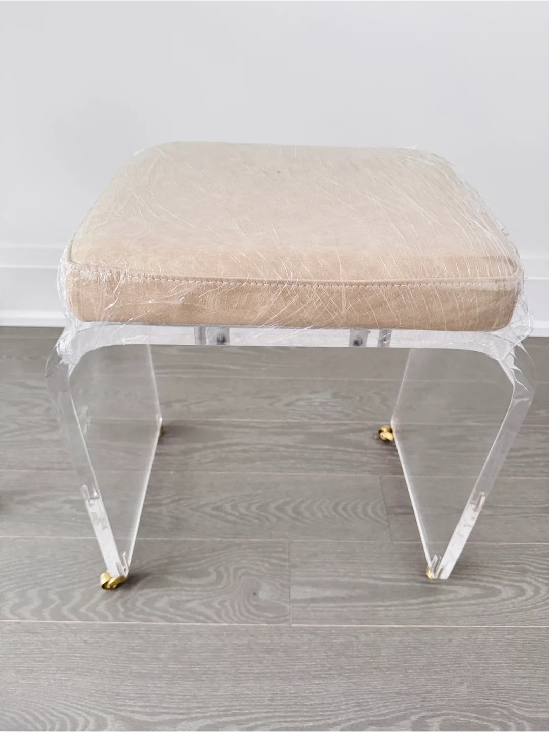 Acrylic Vanity Stool with Beige Leather Cushion image indicator(3)