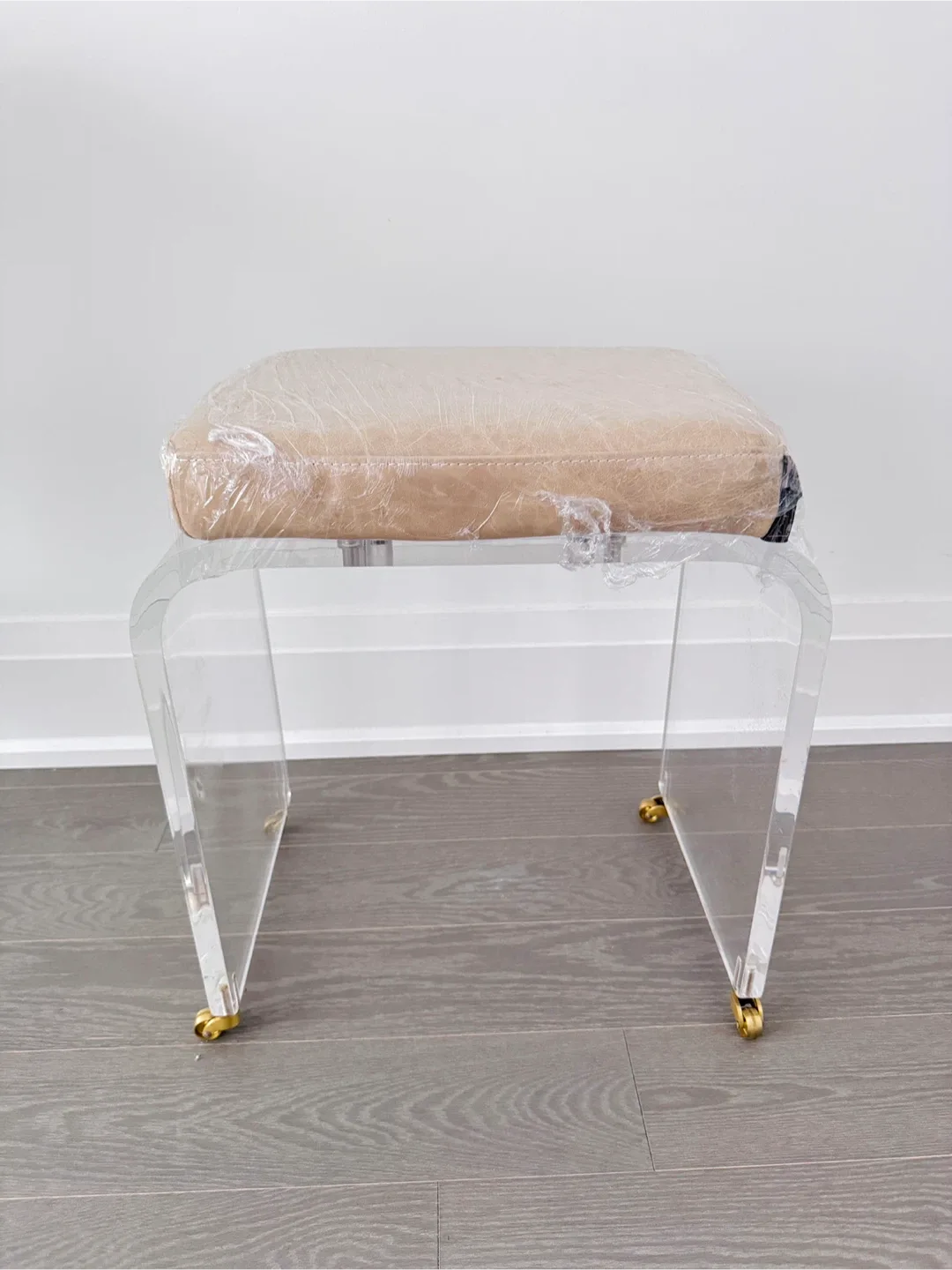 Acrylic Vanity Stool with Beige Leather Cushion image indicator(2)