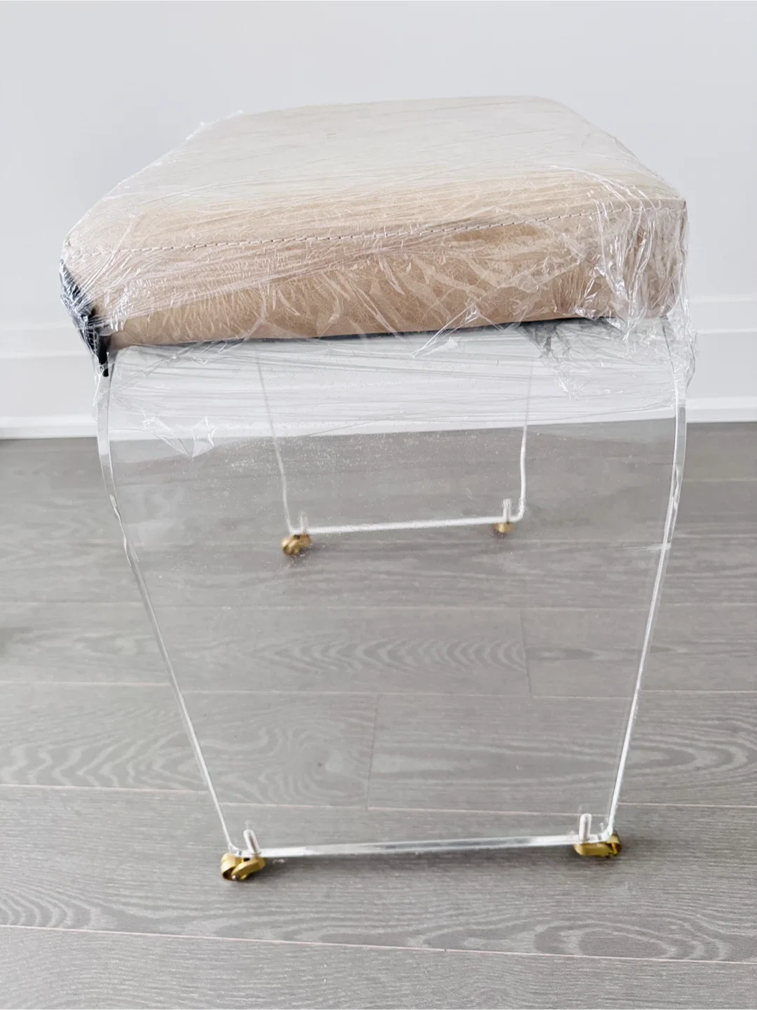 Acrylic Vanity Stool with Beige Leather Cushion image indicator(4)