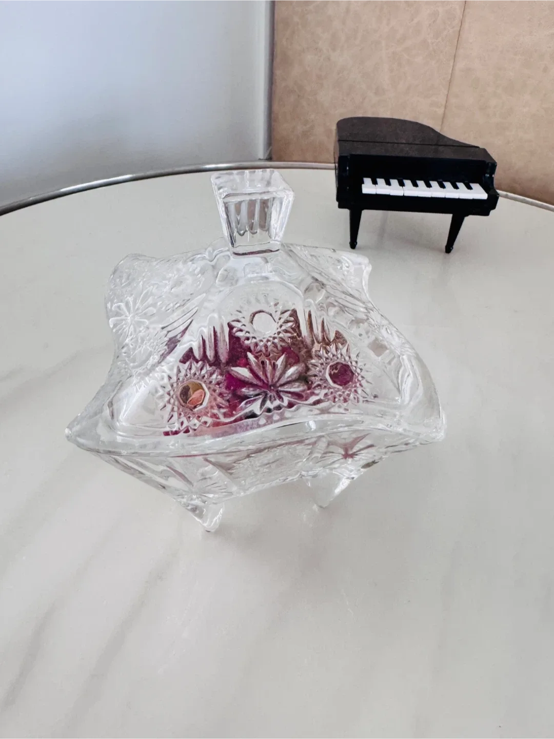 Vintage Clear Glass Candy Dish with Lid image indicator(2)