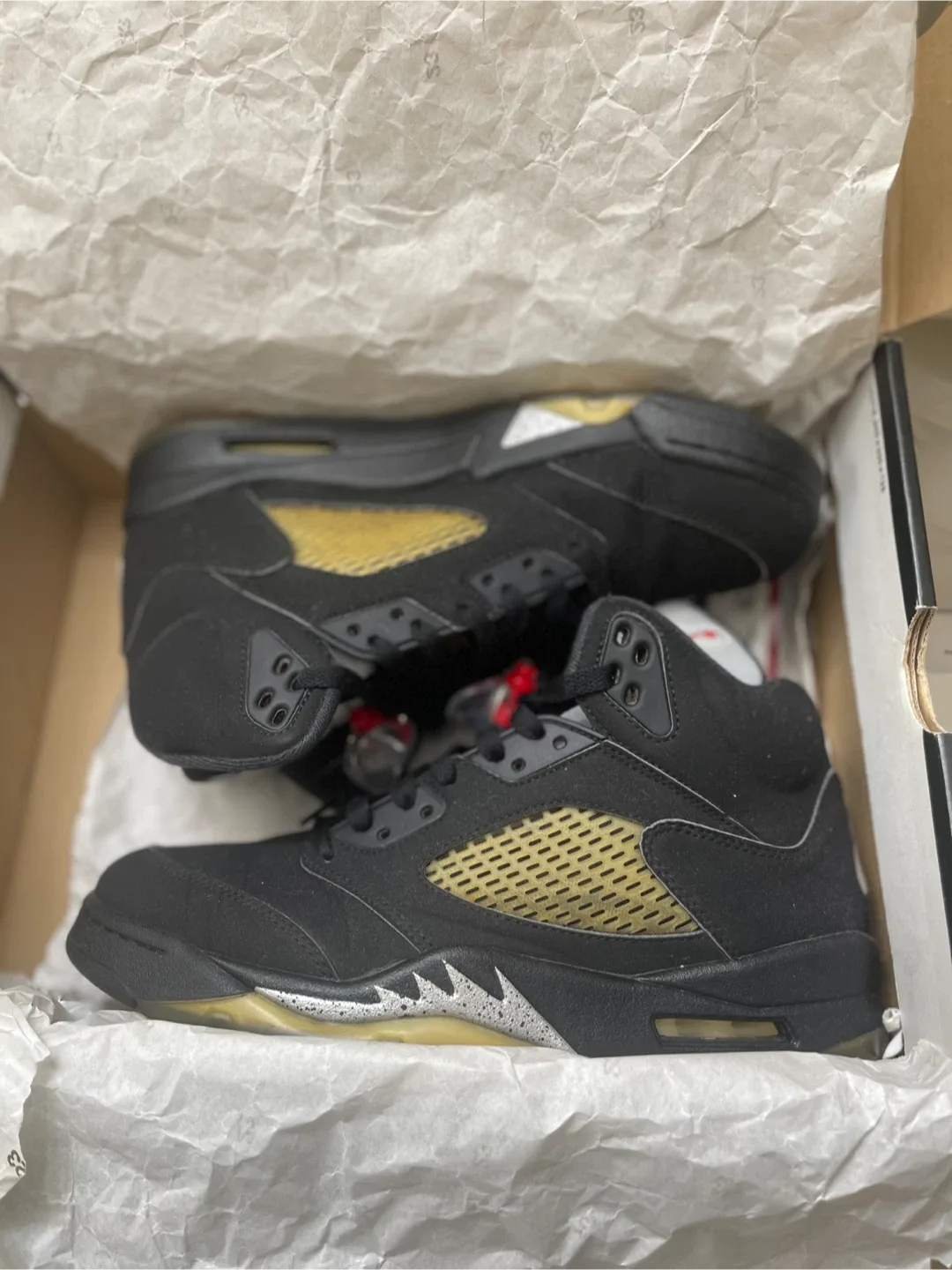 Air Jordan 5 Retro Black/Red Size 9 image indicator(2)