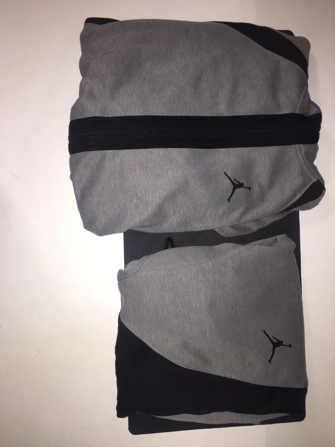 Air Jordan Tech Dri-FIT Sport Grey /Black Hoodie & Pants Set image indicator(9)