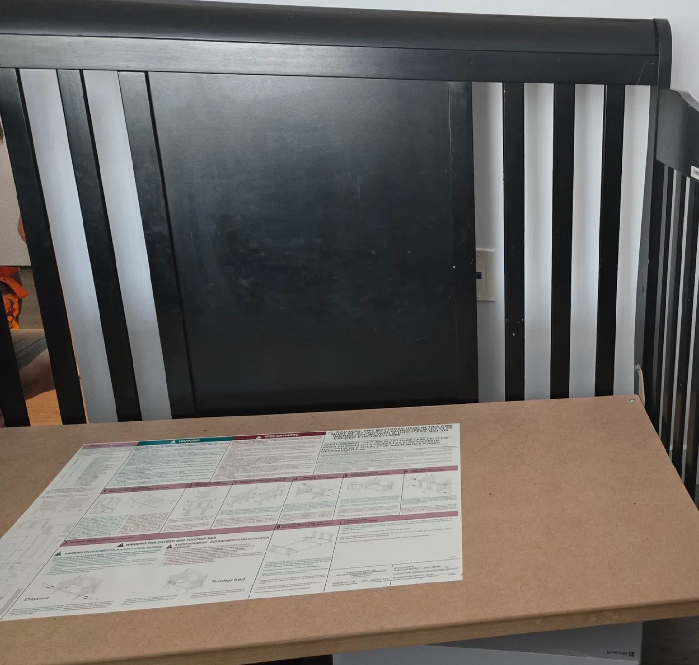 Classic Solid Wood Crib + Clean Mattress – Great Condition image indicator(5)