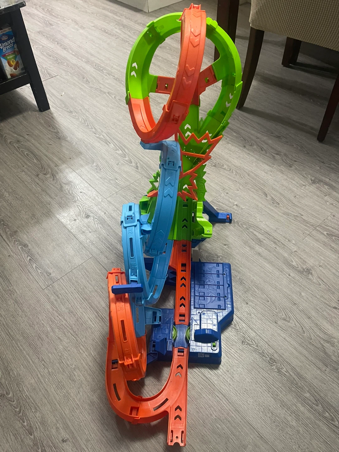 Hot Wheels Toy Car Track Set with 4 Loops - photo 2