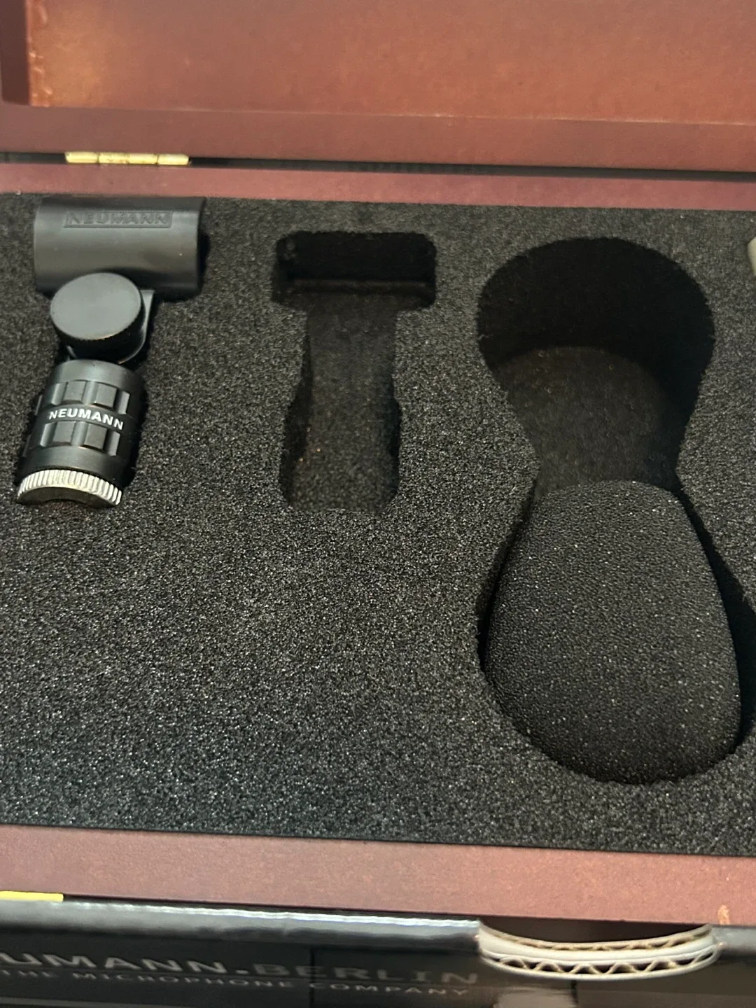 Neumann KM 184 Microphone W/Box image indicator(3)
