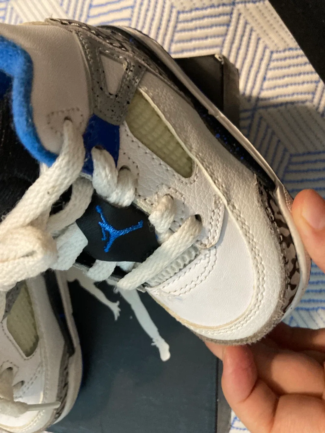 Jordan Spizike BT White/Blue Size 4C image indicator(4)