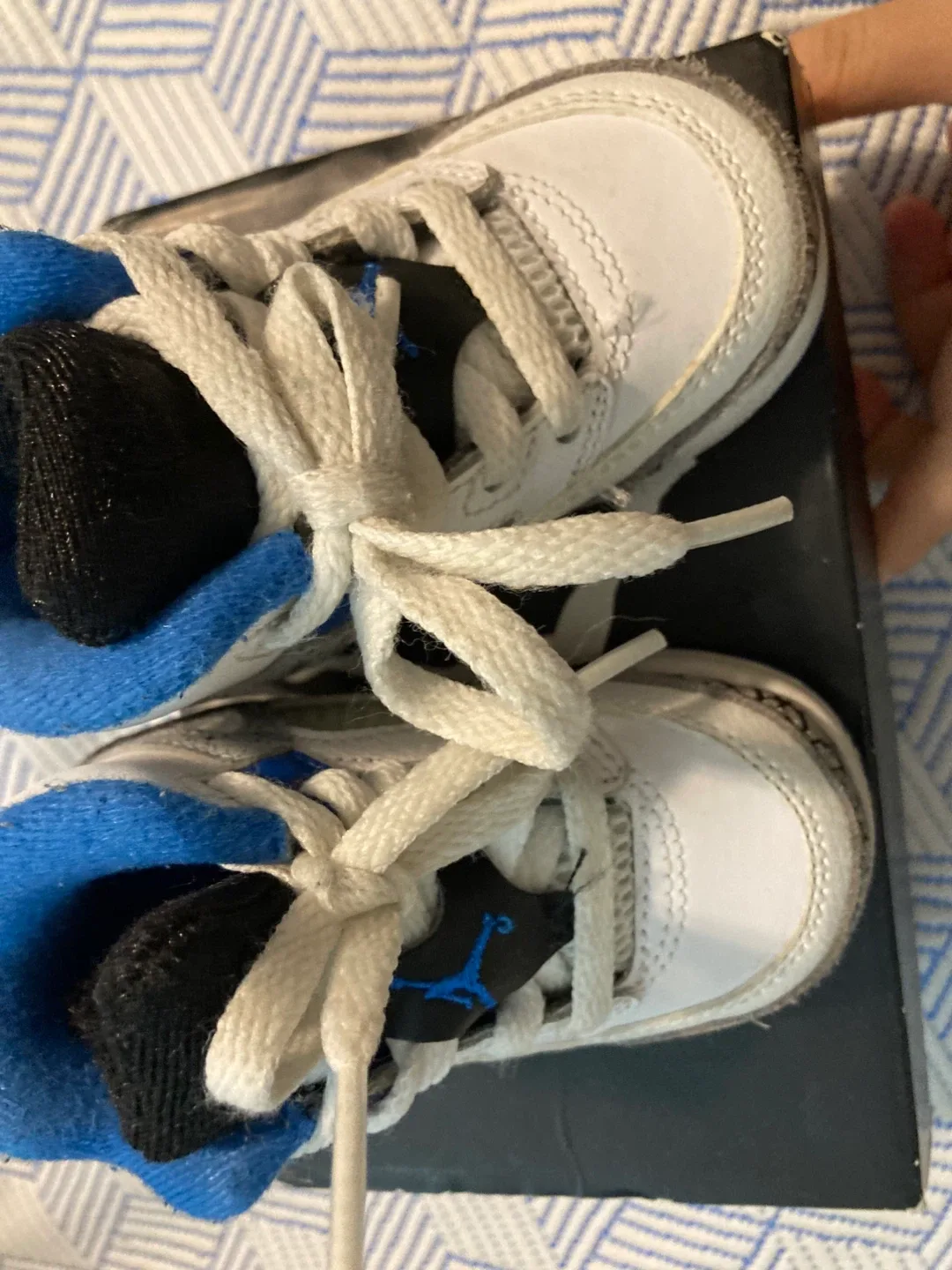 Jordan Spizike BT White/Blue Size 4C image indicator(3)