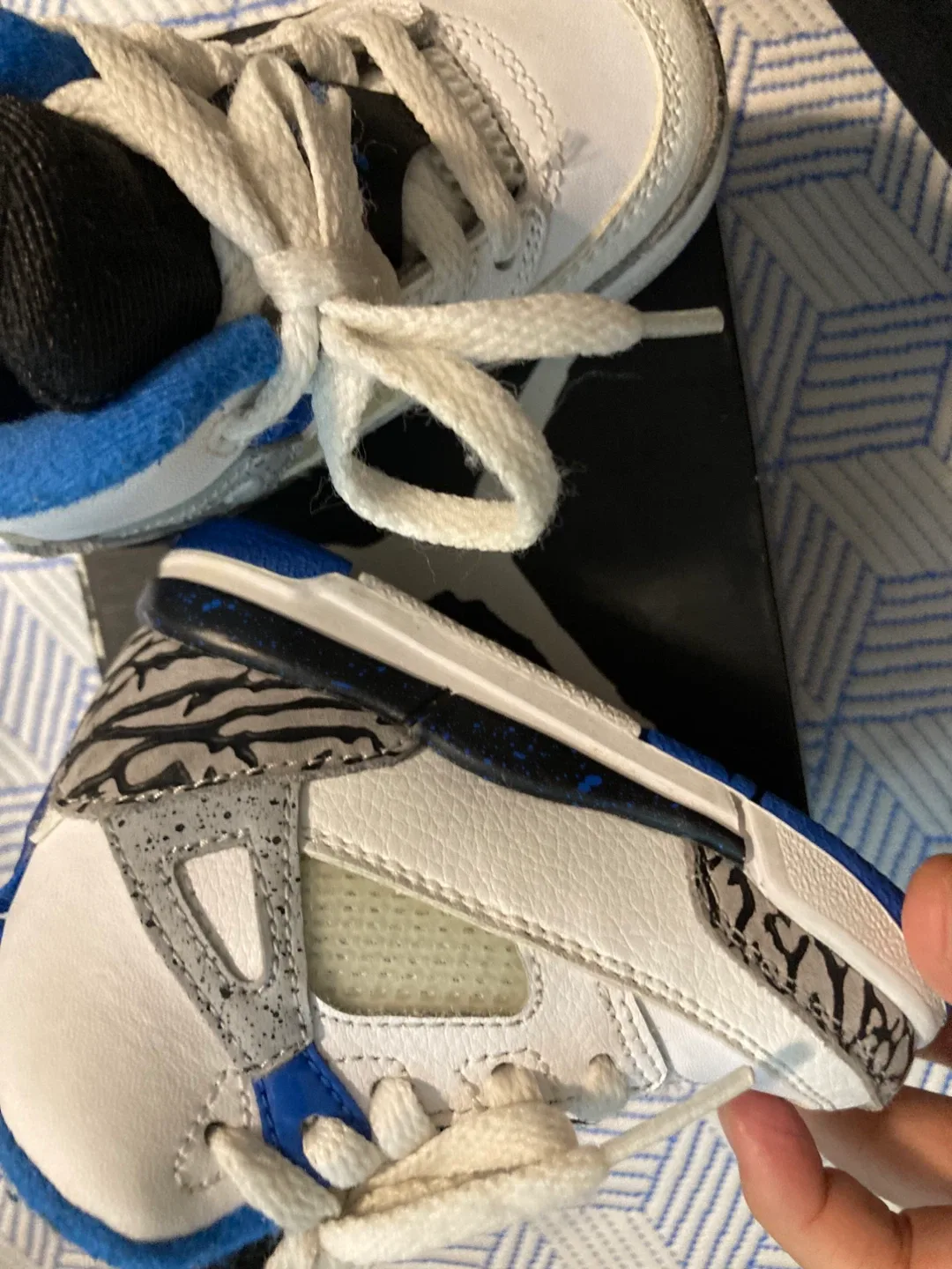 Jordan Spizike BT White/Blue Size 4C image indicator(5)