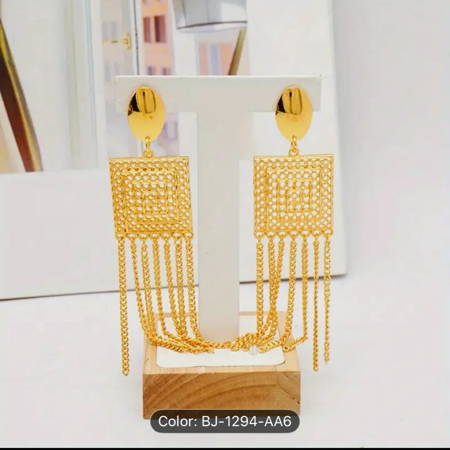 Golden colour Jewellery Set - Necklace, Earrings, Bracelet, Ring image indicator(2)