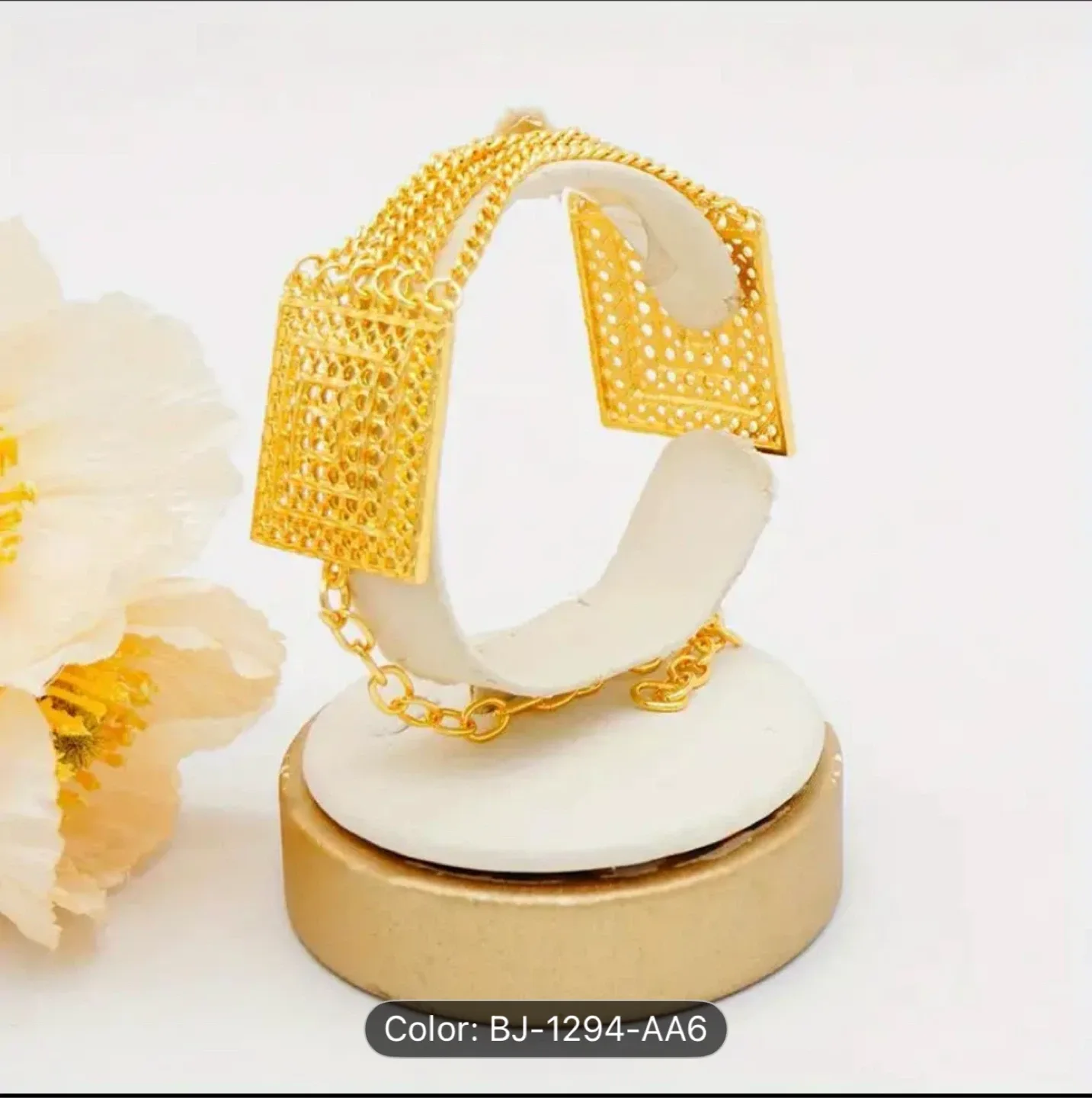 Golden colour Jewellery Set - Necklace, Earrings, Bracelet, Ring image indicator(5)