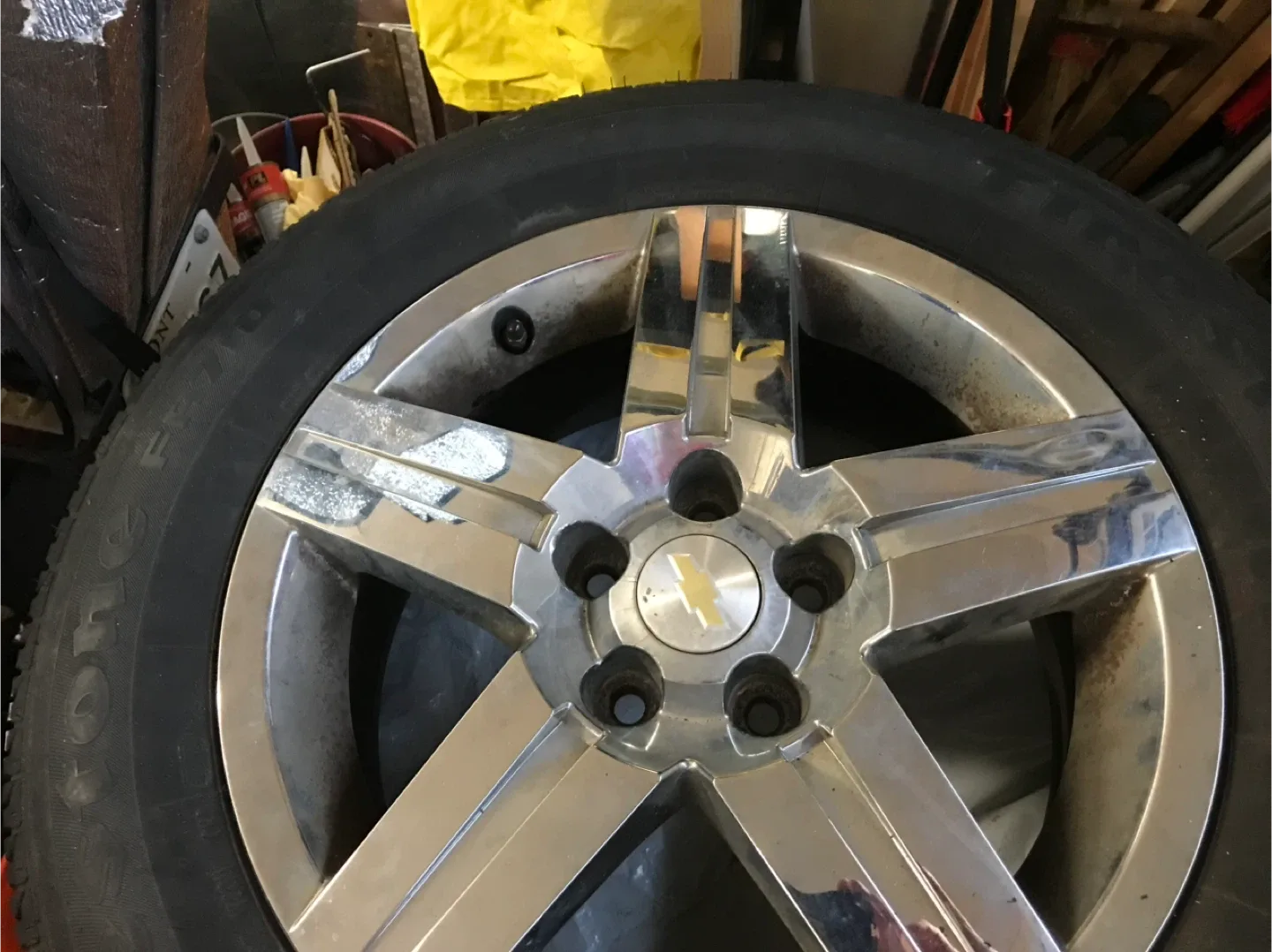 Chevrolet 255/60R17 Tire and Rim thumbnail