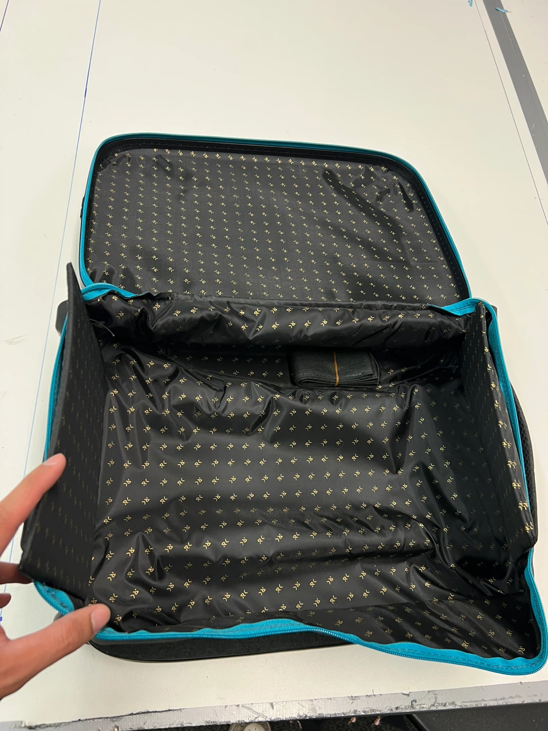 Ultra-Slim Foldable Carry-On Luggage 35 L – Collapses to 5 cm - photo 5