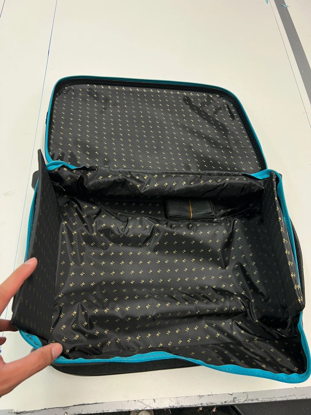 Ultra-Slim Foldable Carry-On Luggage 35 L – Collapses to 5 cm image indicator(5)