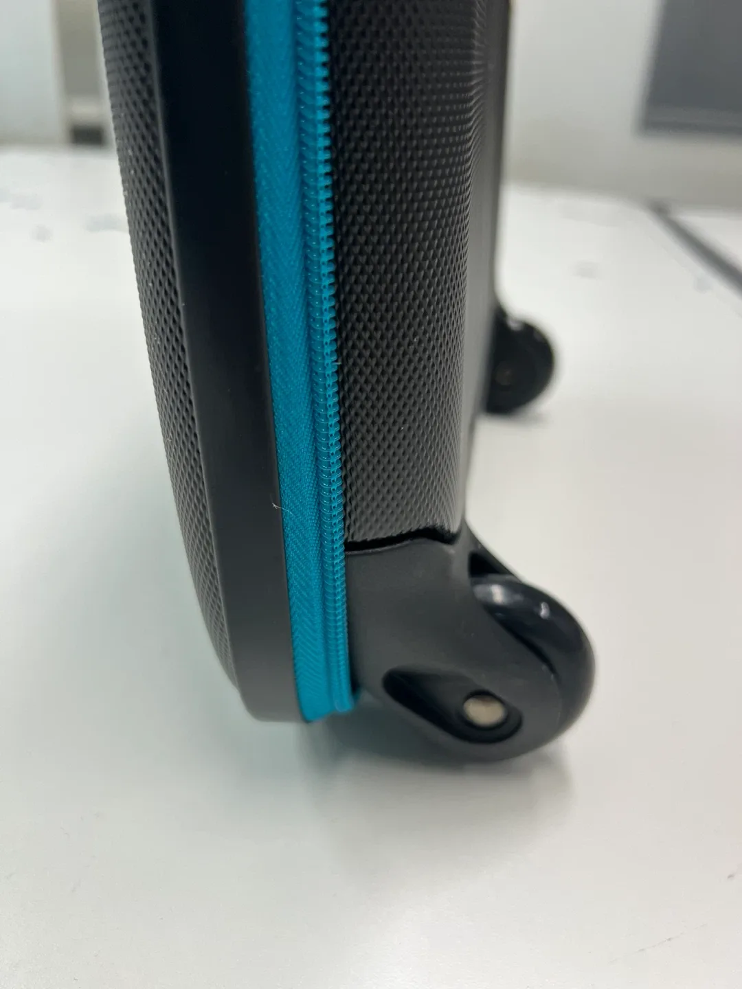 Ultra-Slim Foldable Carry-On Luggage 35 L – Collapses to 5 cm image indicator(3)