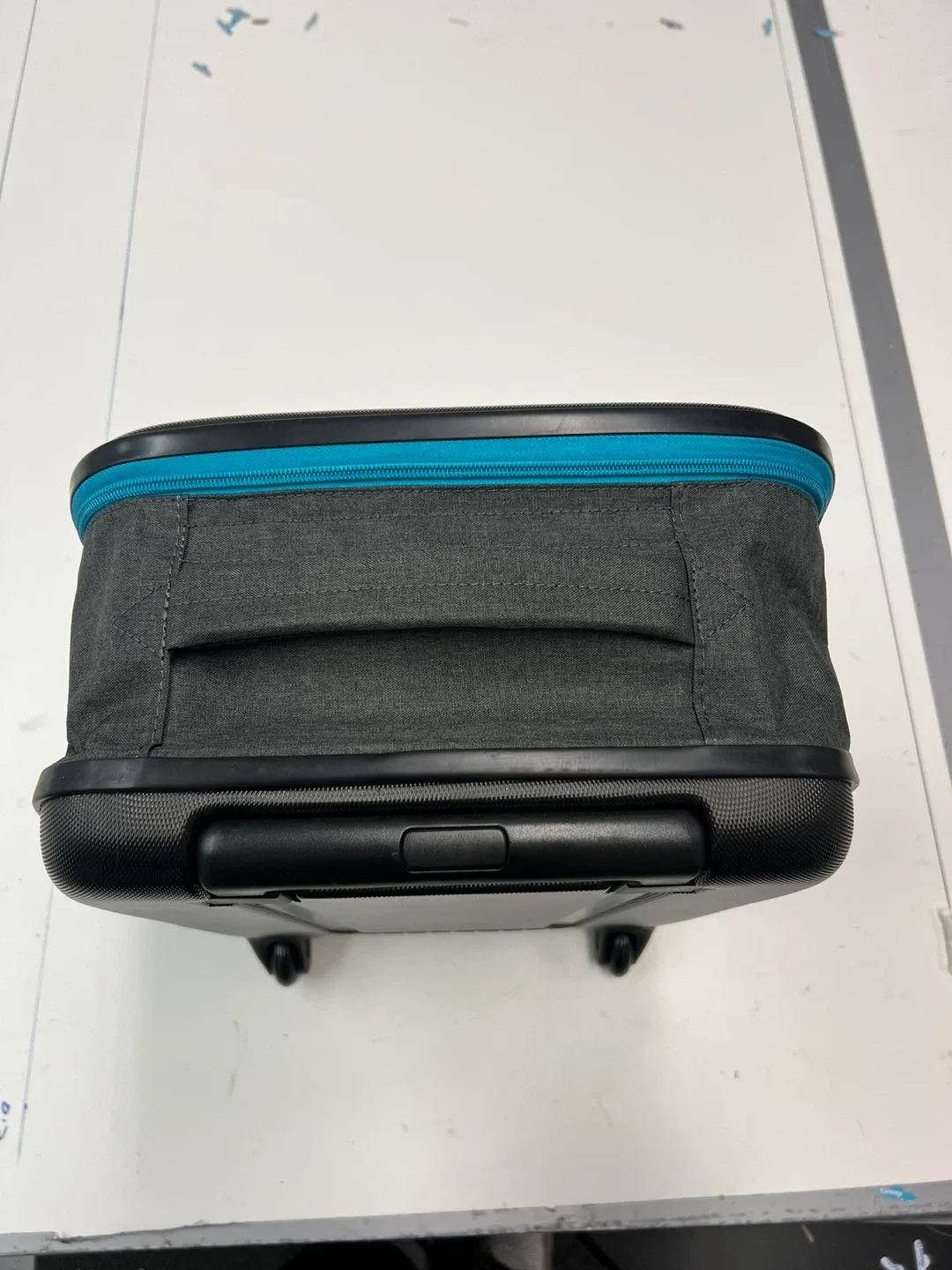 Ultra-Slim Foldable Carry-On Luggage 35 L – Collapses to 5 cm image indicator(7)