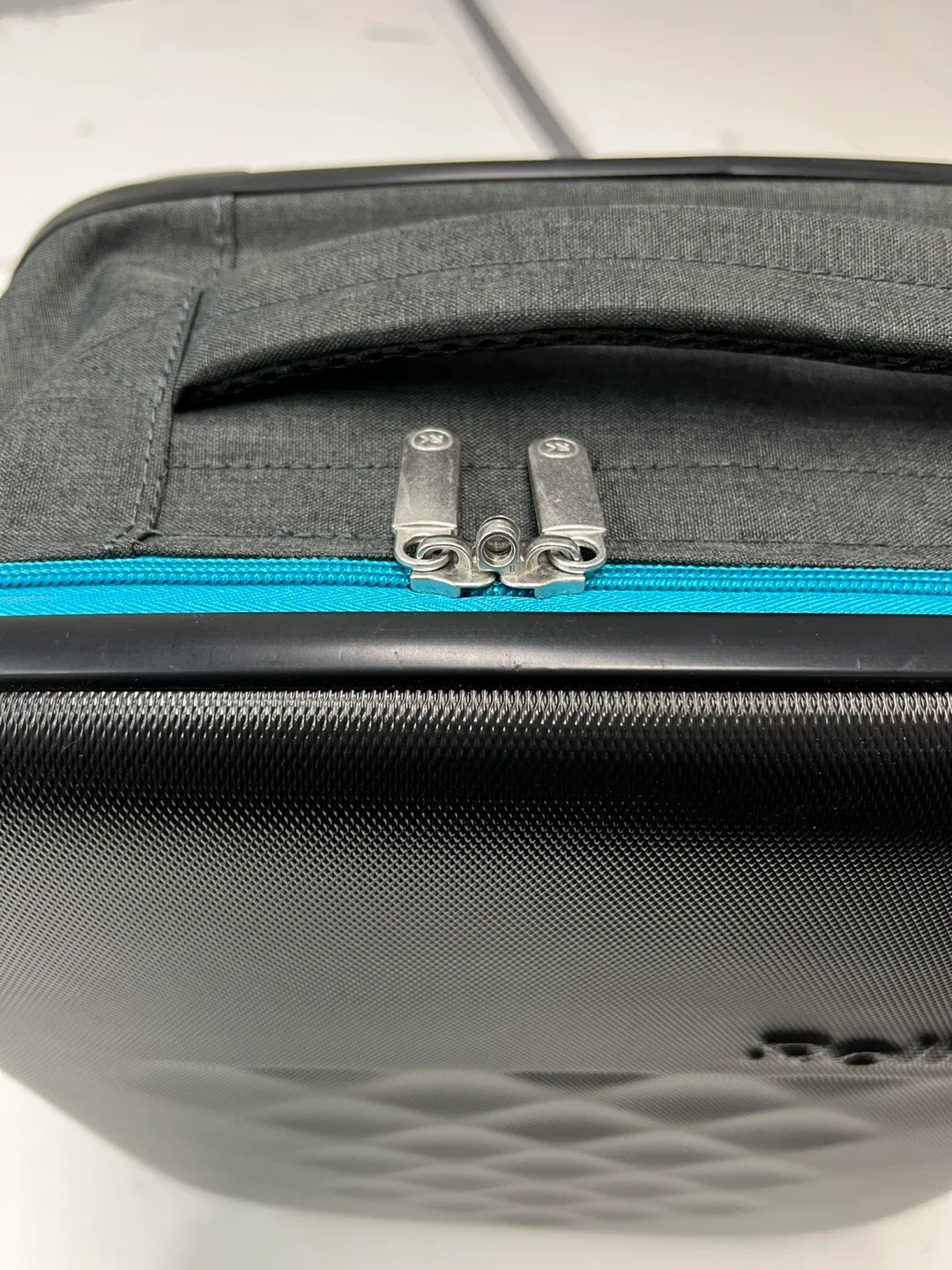 Ultra-Slim Foldable Carry-On Luggage 35 L – Collapses to 5 cm image indicator(2)