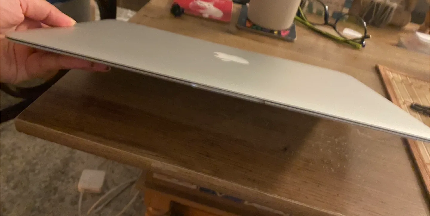 MacBook Air (2017, 13-inch, Silver) image indicator(6)